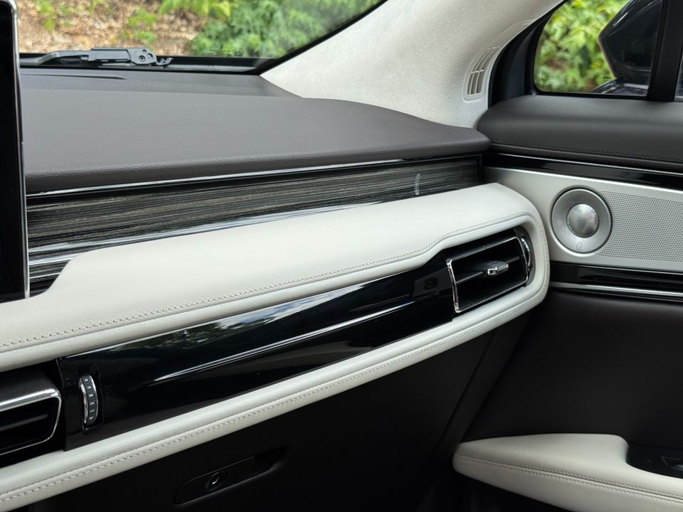 2022 Lincoln Nautilus Black Label