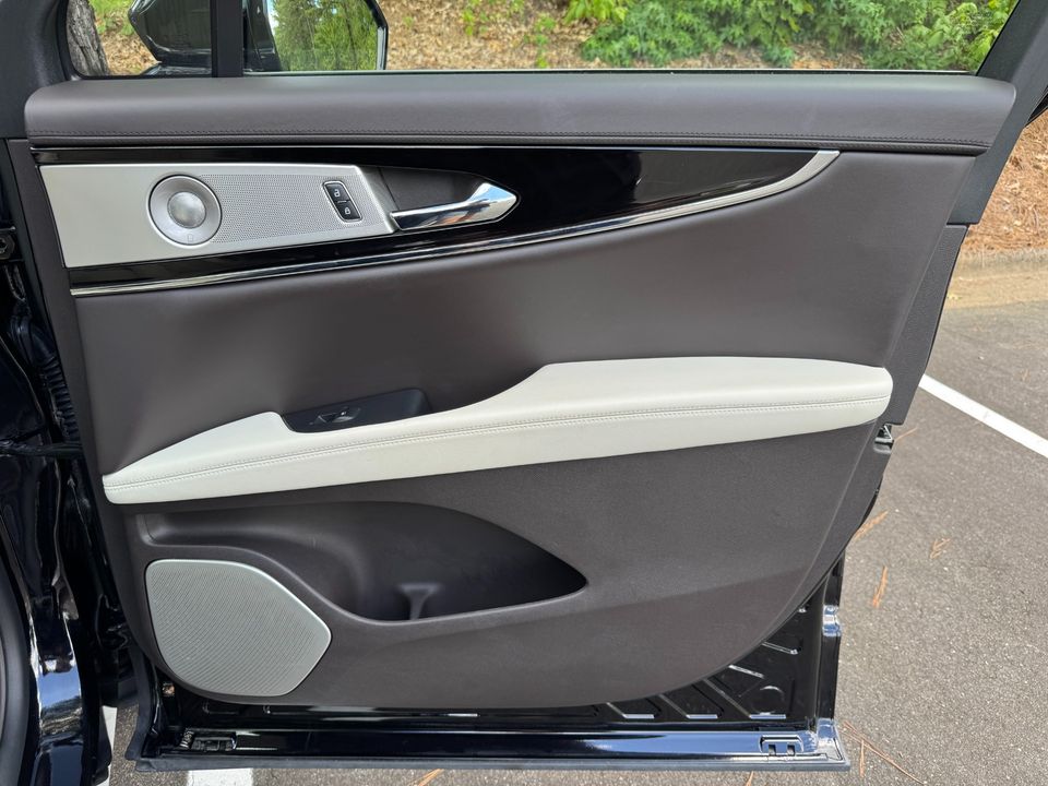 2022 Lincoln Nautilus Black Label