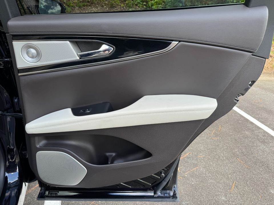 2022 Lincoln Nautilus Black Label