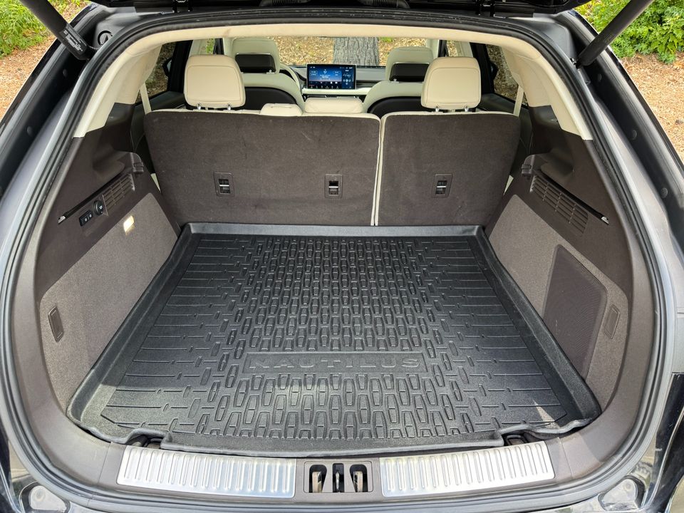 2022 Lincoln Nautilus Black Label