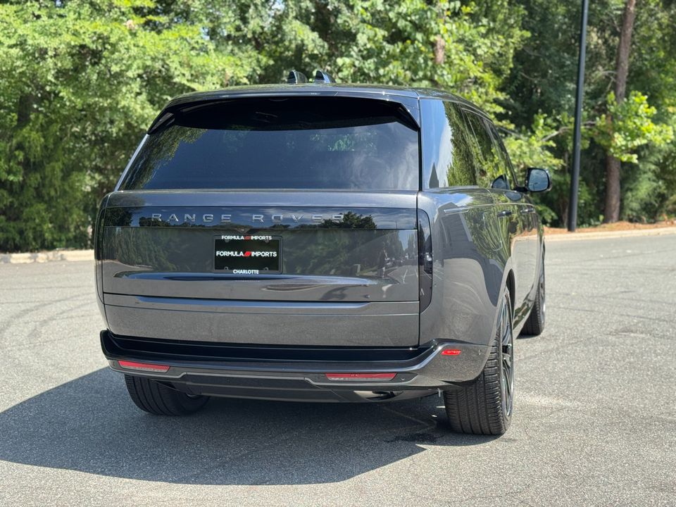2025 Land Rover Range Rover SE P400