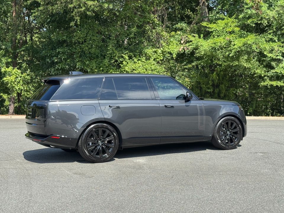 2025 Land Rover Range Rover SE P400