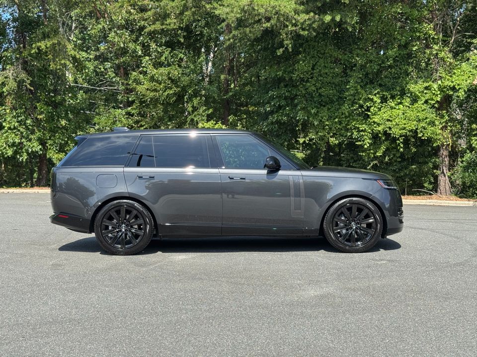 2025 Land Rover Range Rover SE P400