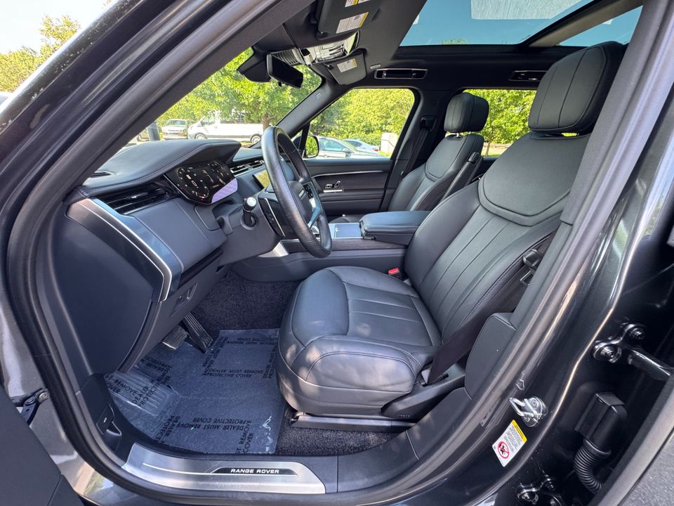2025 Land Rover Range Rover SE P400