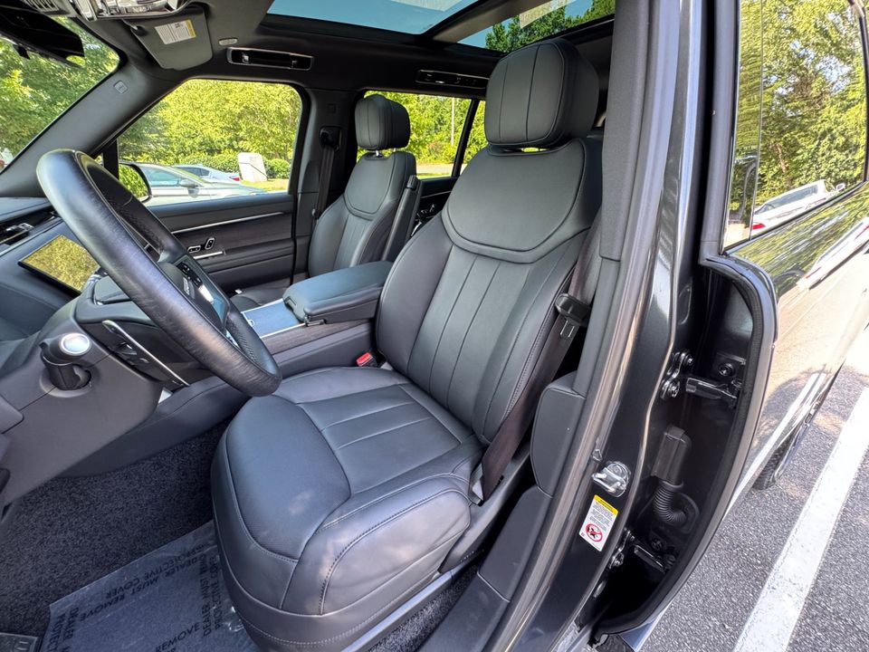 2025 Land Rover Range Rover SE P400