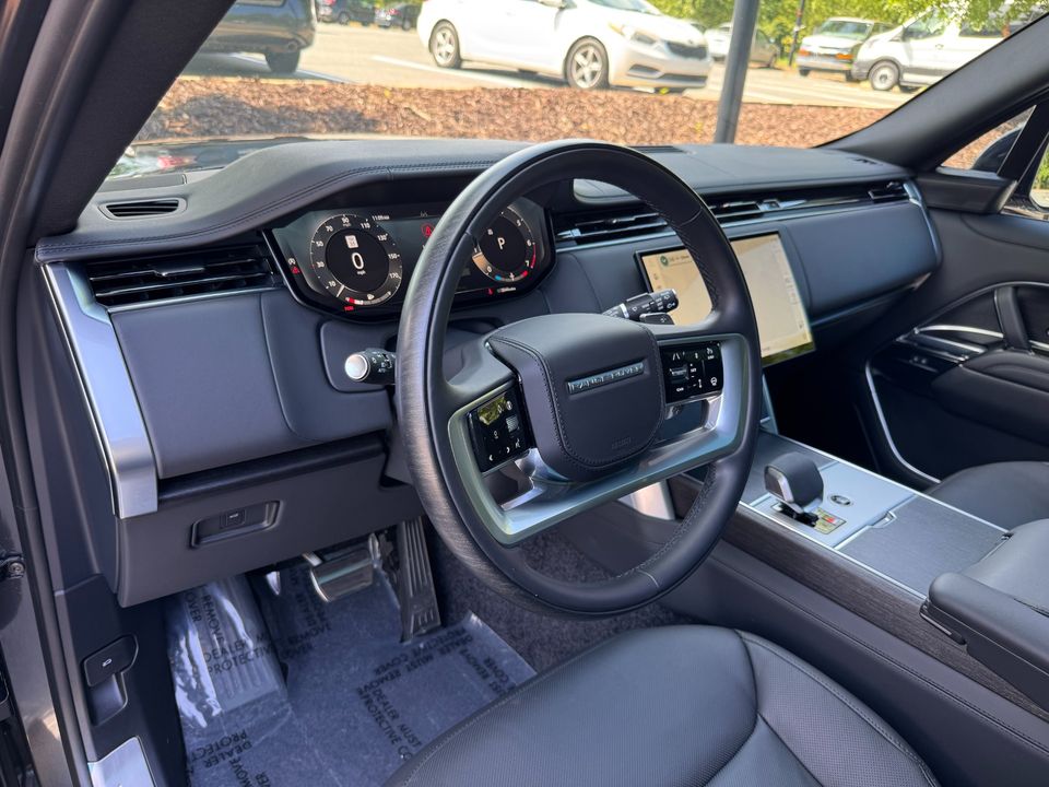2025 Land Rover Range Rover SE P400