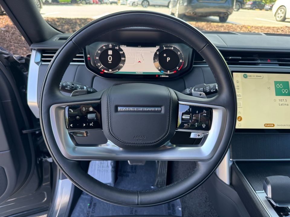 2025 Land Rover Range Rover SE P400