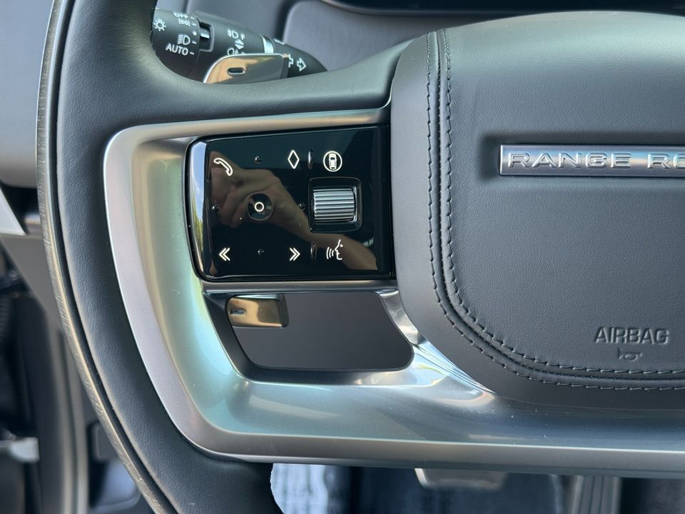 2025 Land Rover Range Rover SE P400