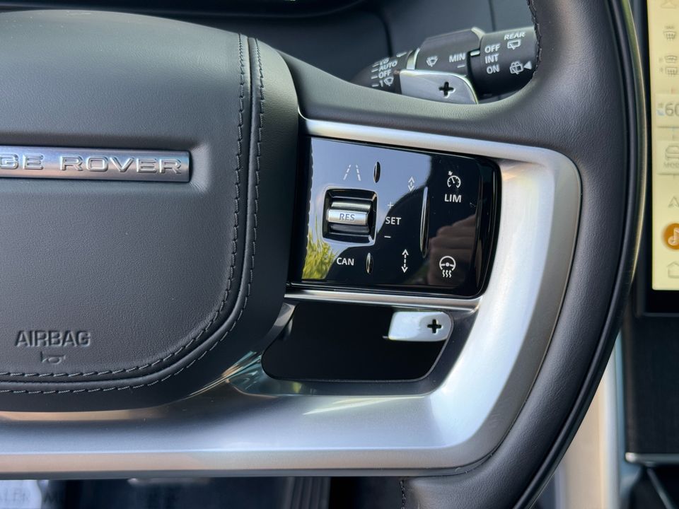 2025 Land Rover Range Rover SE P400