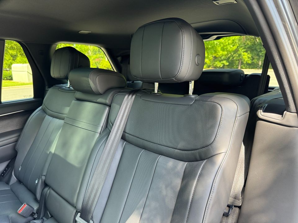 2025 Land Rover Range Rover SE P400