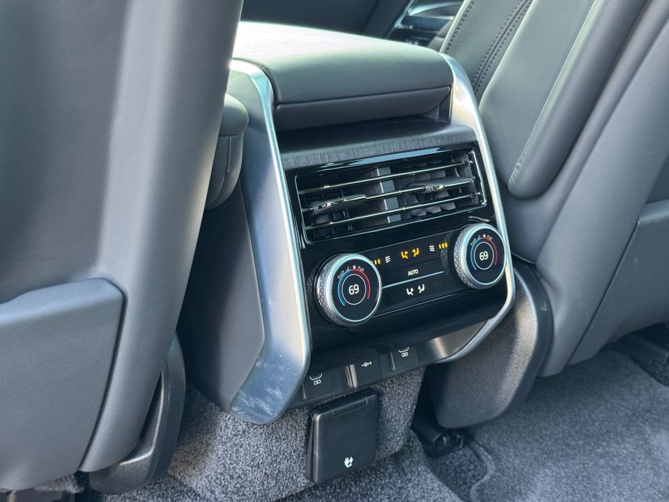 2025 Land Rover Range Rover SE P400