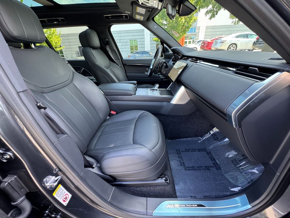 2025 Land Rover Range Rover SE P400