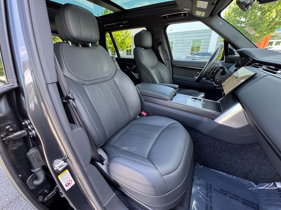 2025 Land Rover Range Rover SE P400