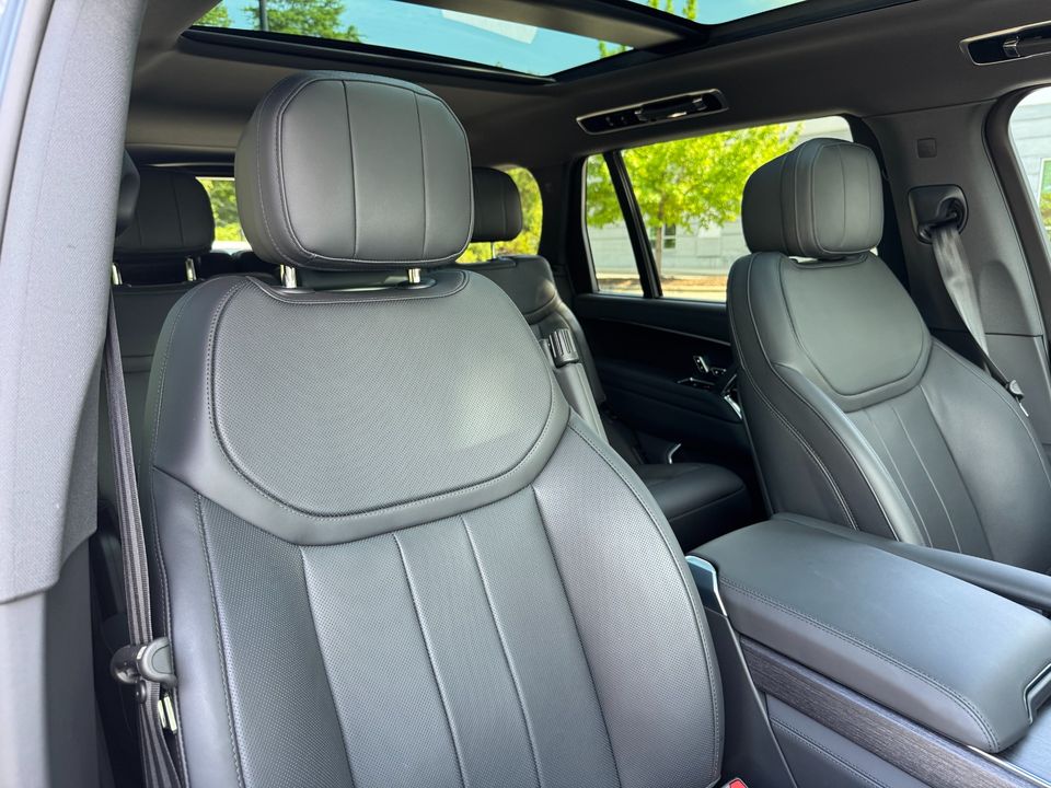 2025 Land Rover Range Rover SE P400
