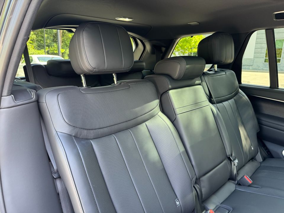 2025 Land Rover Range Rover SE P400