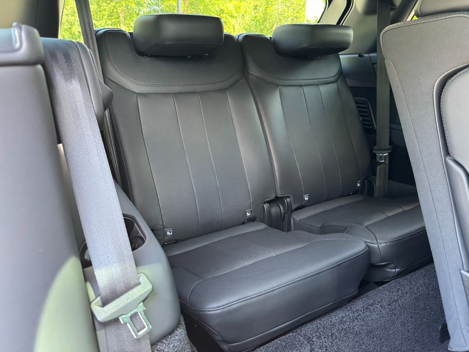 2025 Land Rover Range Rover SE P400