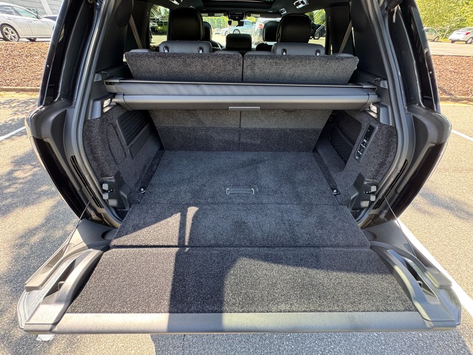 2025 Land Rover Range Rover SE P400