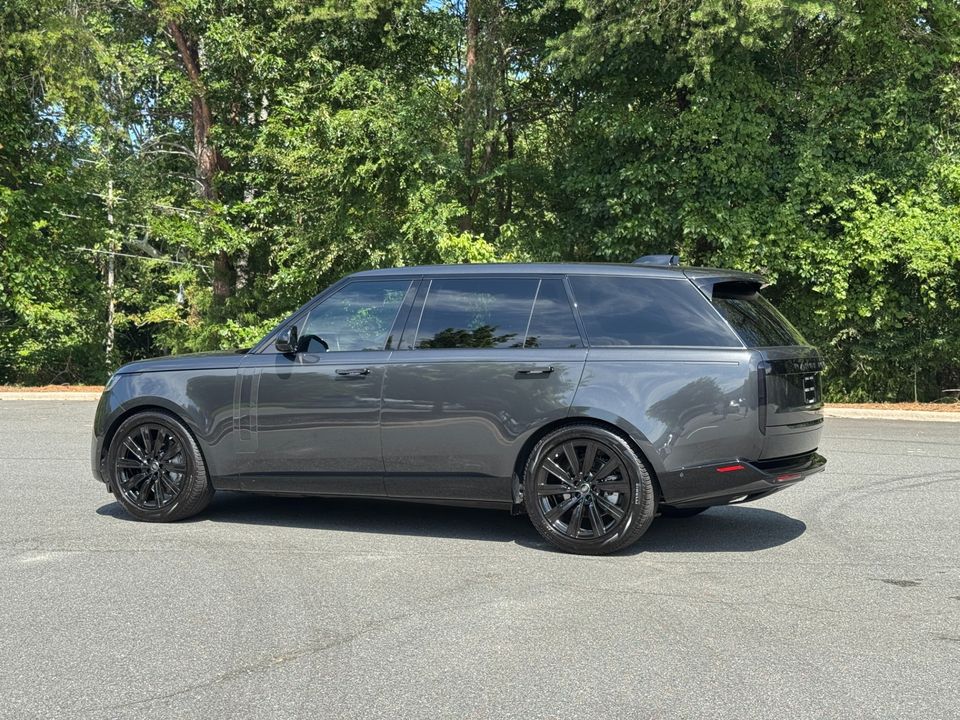2025 Land Rover Range Rover SE P400