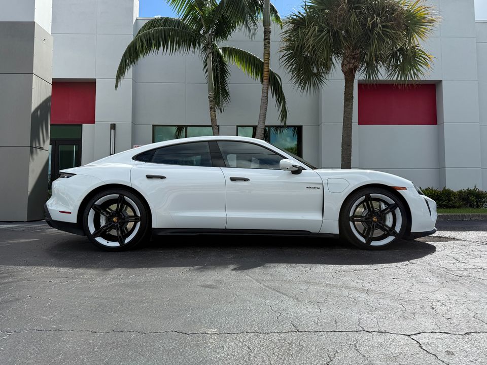 2022 Porsche Taycan