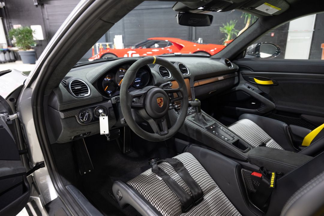 2023 Porsche 718 Cayman