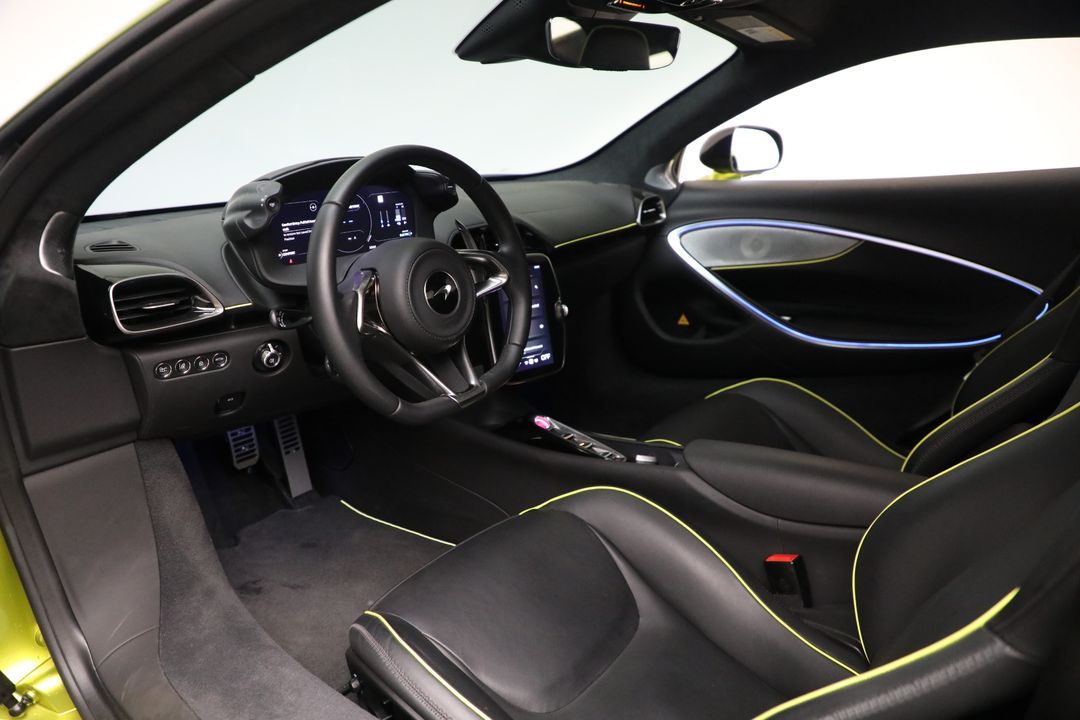 2024 McLaren Artura