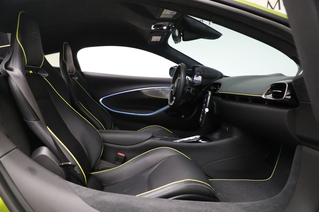 2024 McLaren Artura