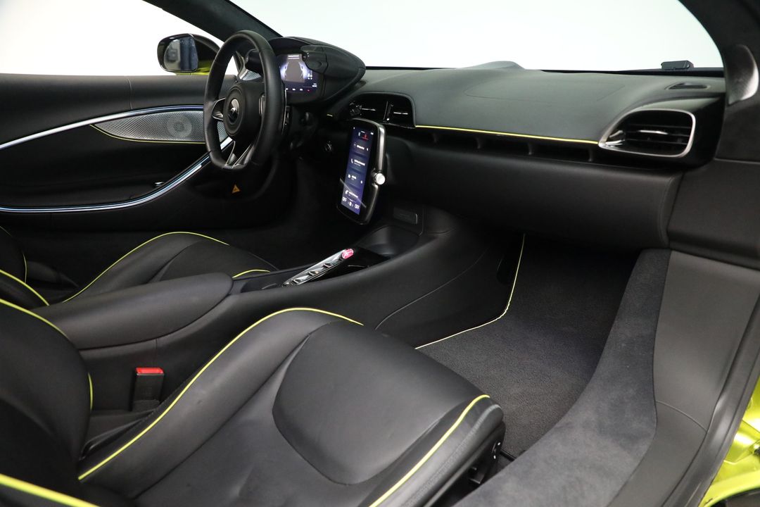 2024 McLaren Artura