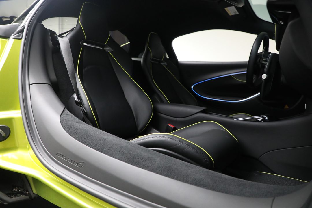 2024 McLaren Artura