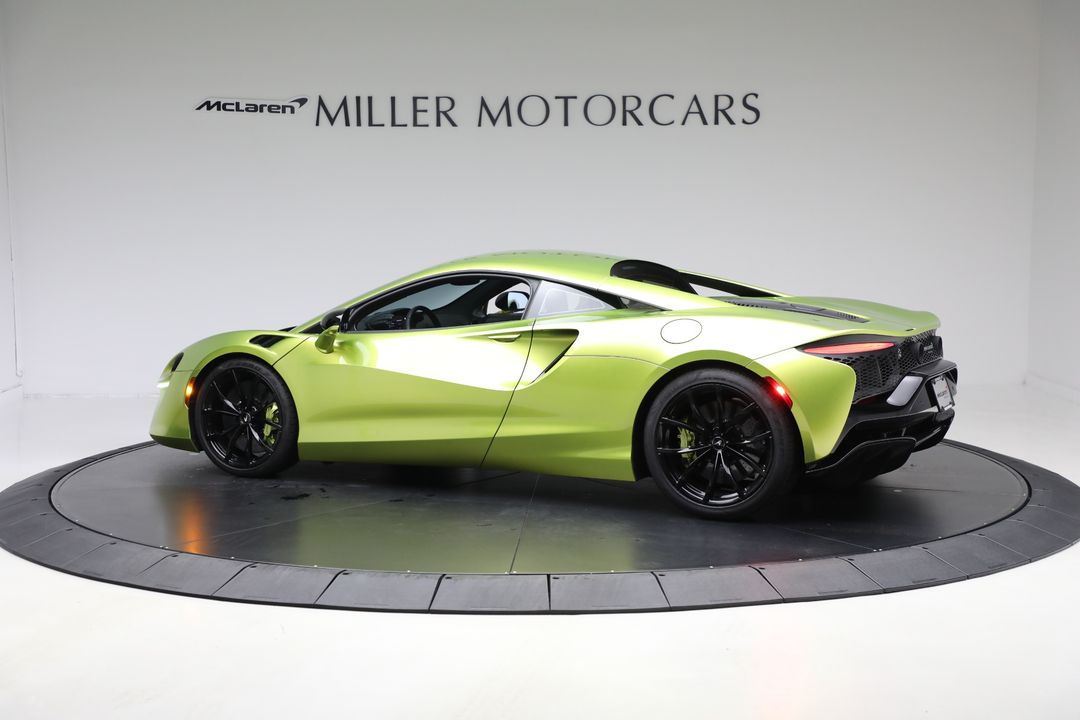 2024 McLaren Artura