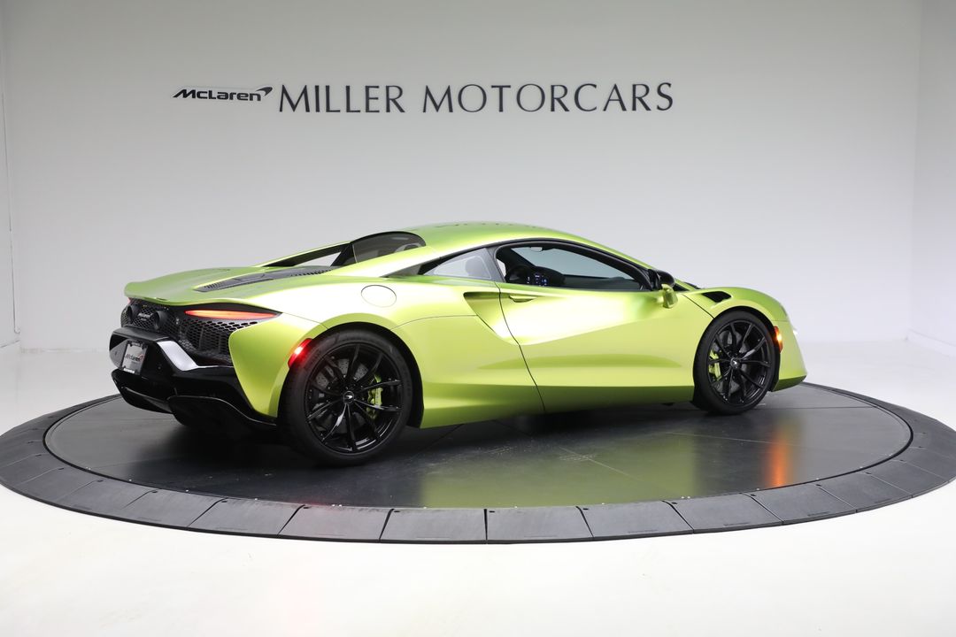 2024 McLaren Artura