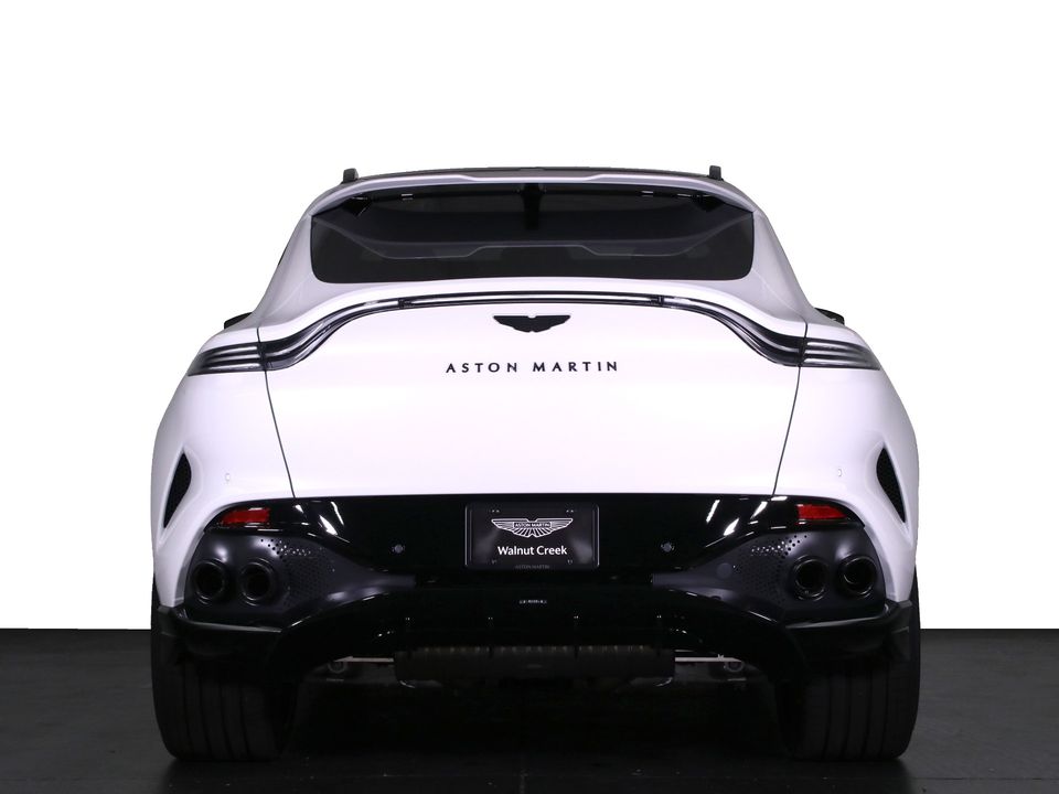 2025 Aston Martin DBX