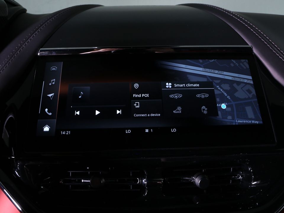 2025 Aston Martin DBX