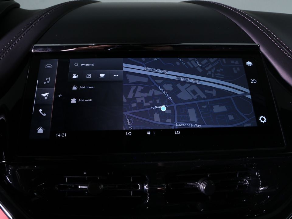 2025 Aston Martin DBX