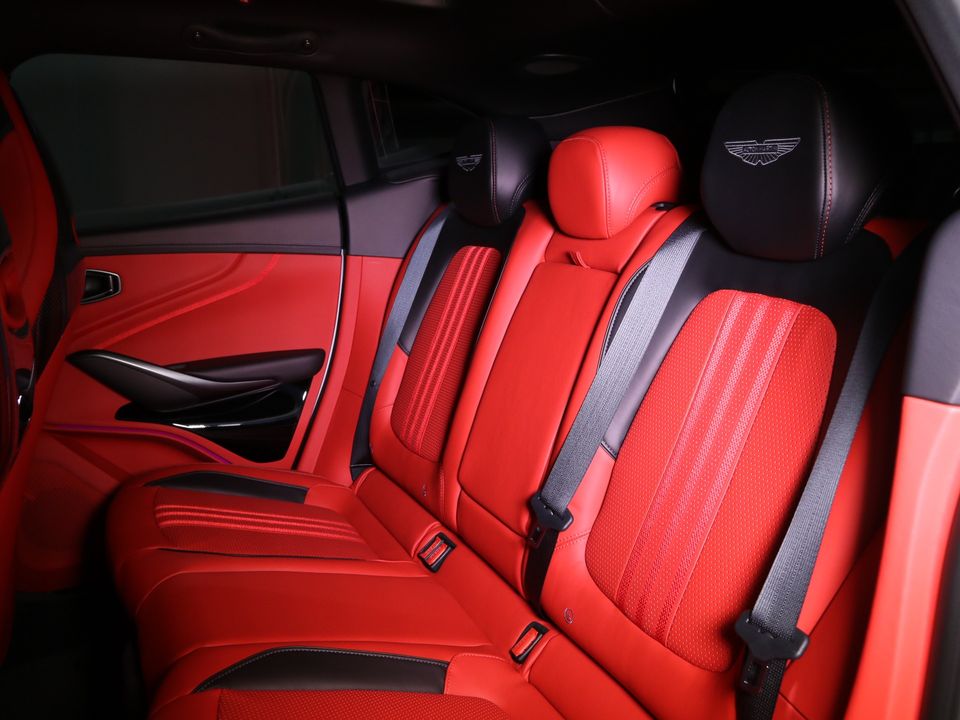 2025 Aston Martin DBX