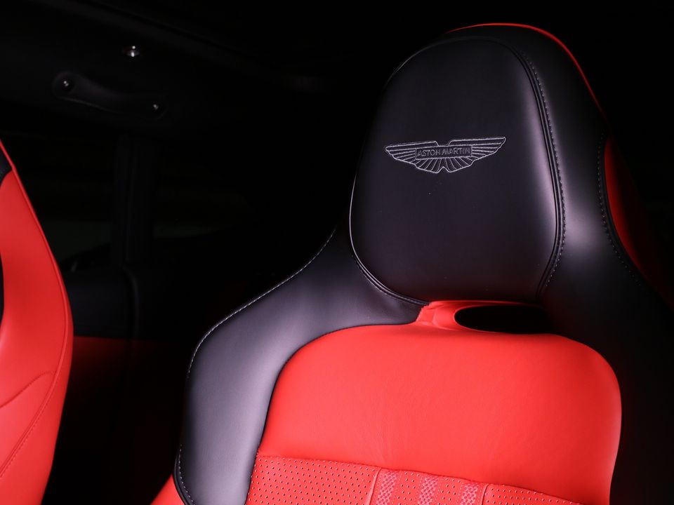 2025 Aston Martin DBX