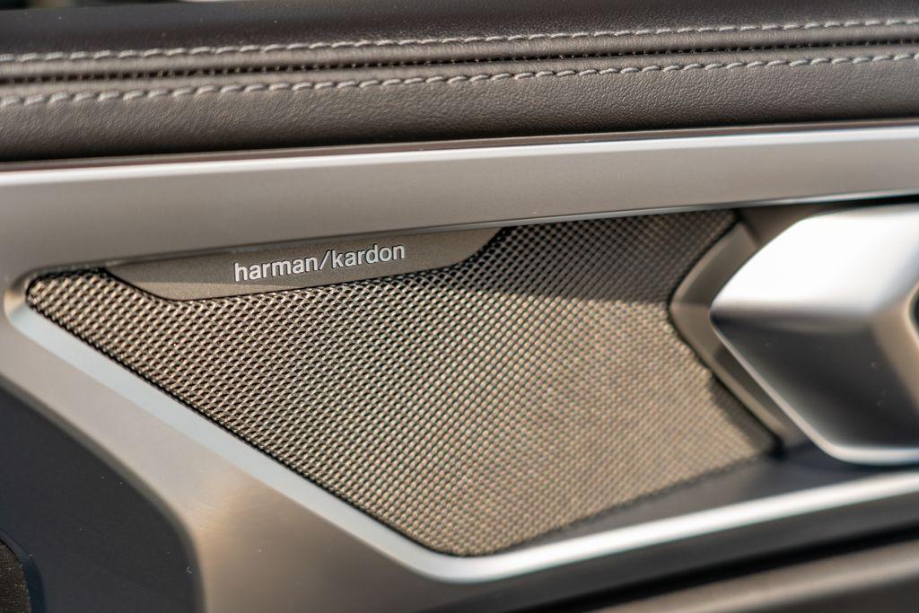 2023 BMW M8