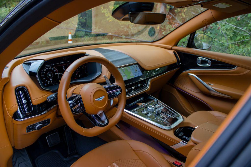 2025 Aston Martin DBX
