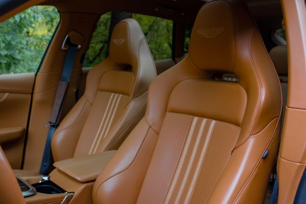 2025 Aston Martin DBX