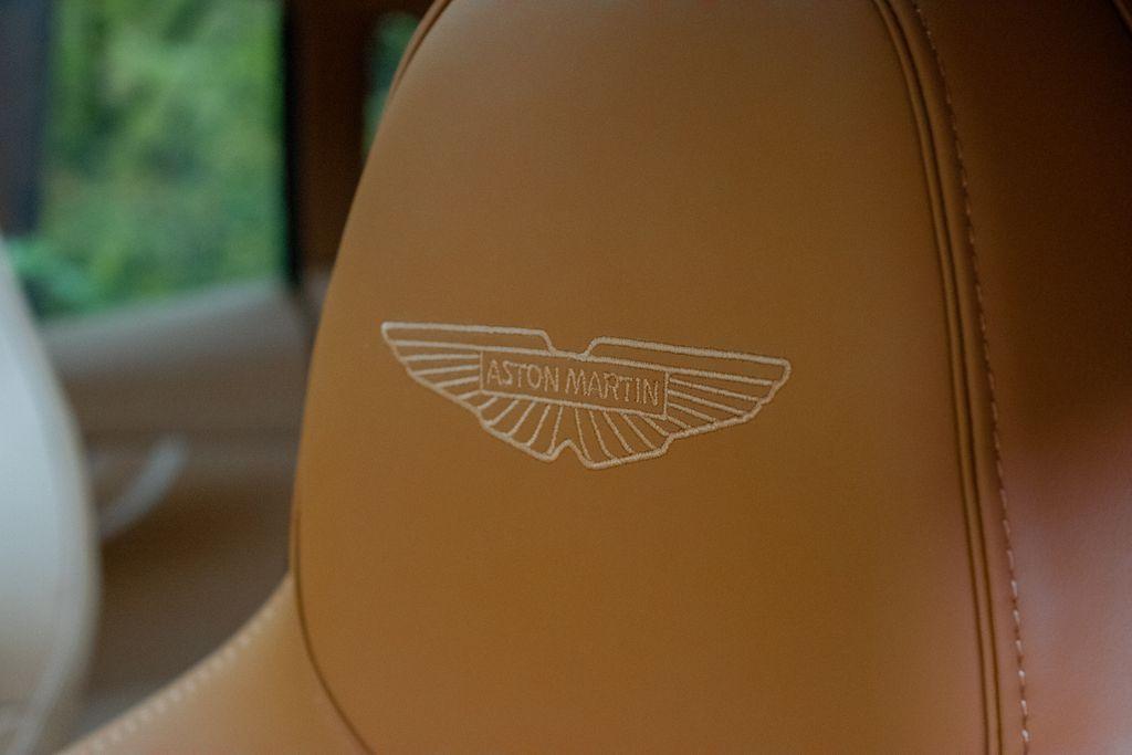 2025 Aston Martin DBX