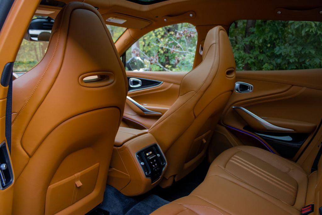 2025 Aston Martin DBX