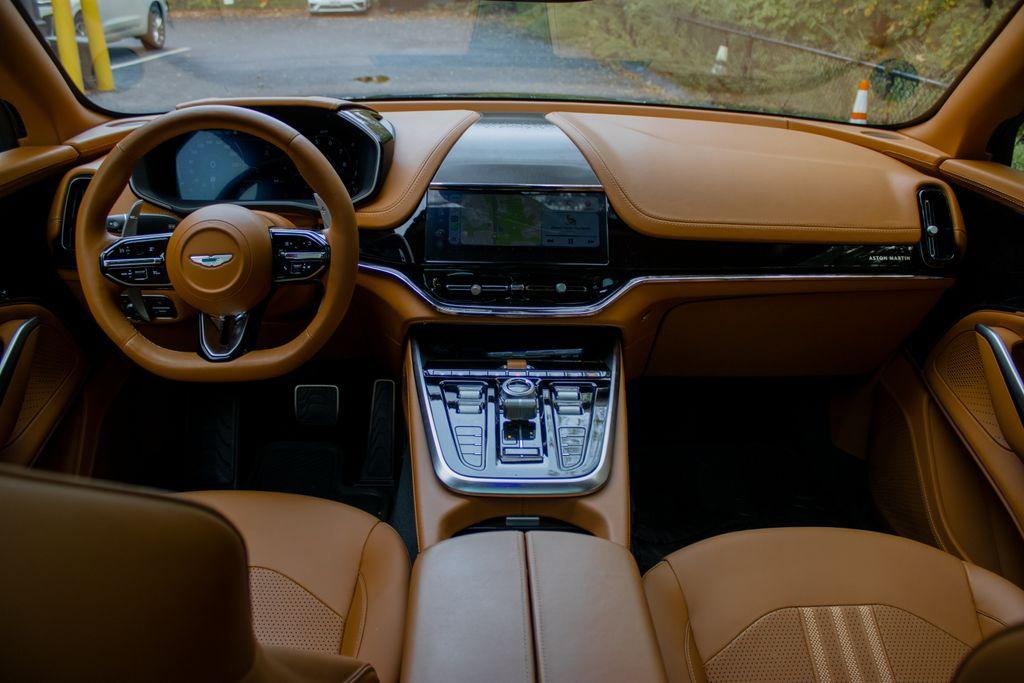 2025 Aston Martin DBX