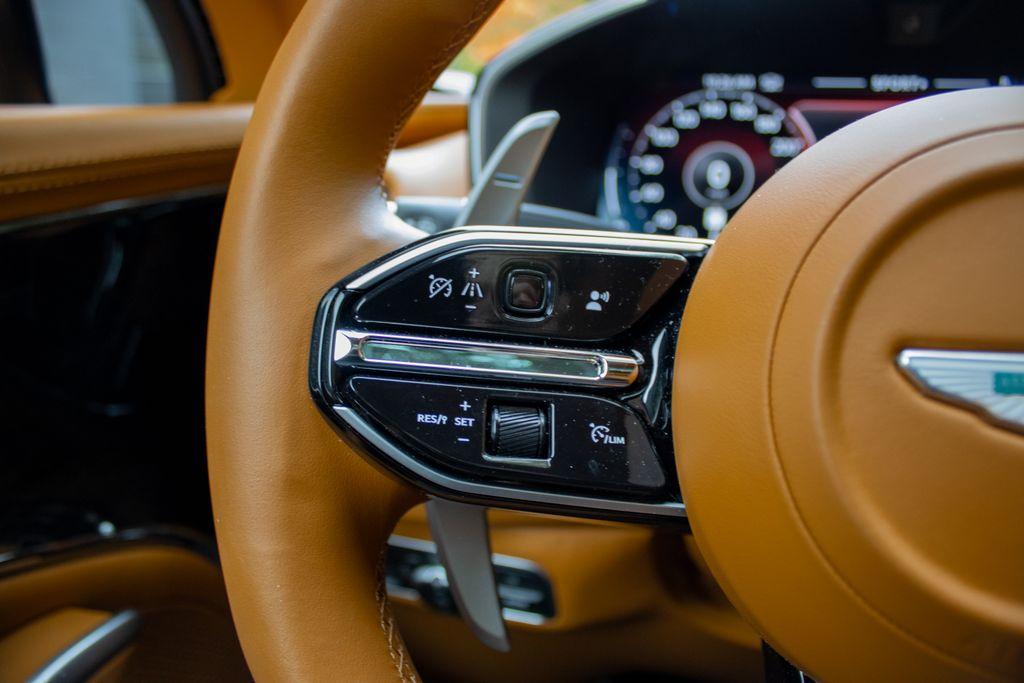 2025 Aston Martin DBX