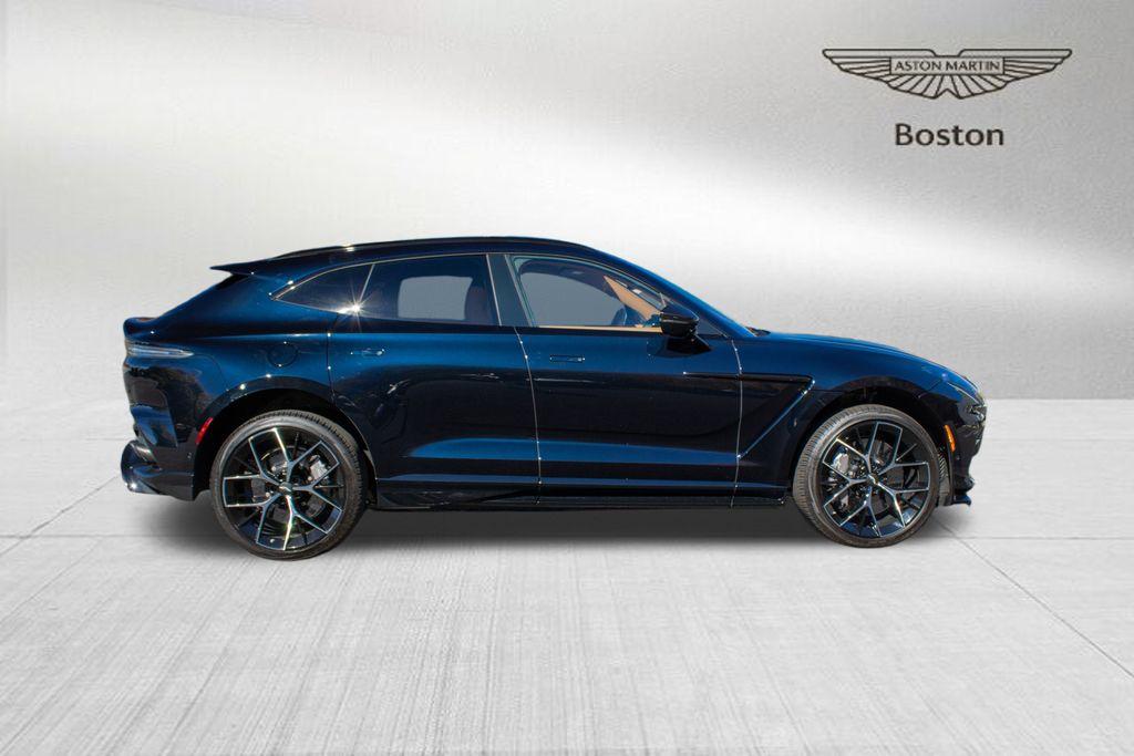 2025 Aston Martin DBX