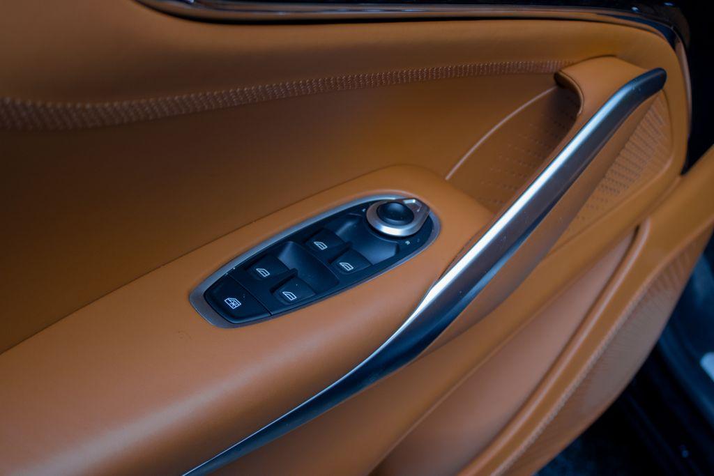 2025 Aston Martin DBX