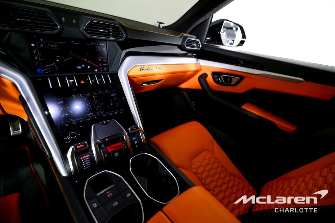2019 LAMBORGHINI URUS