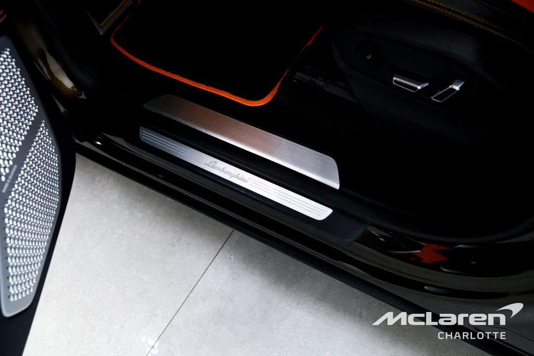 2019 LAMBORGHINI URUS