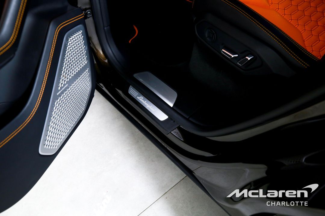 2019 LAMBORGHINI URUS