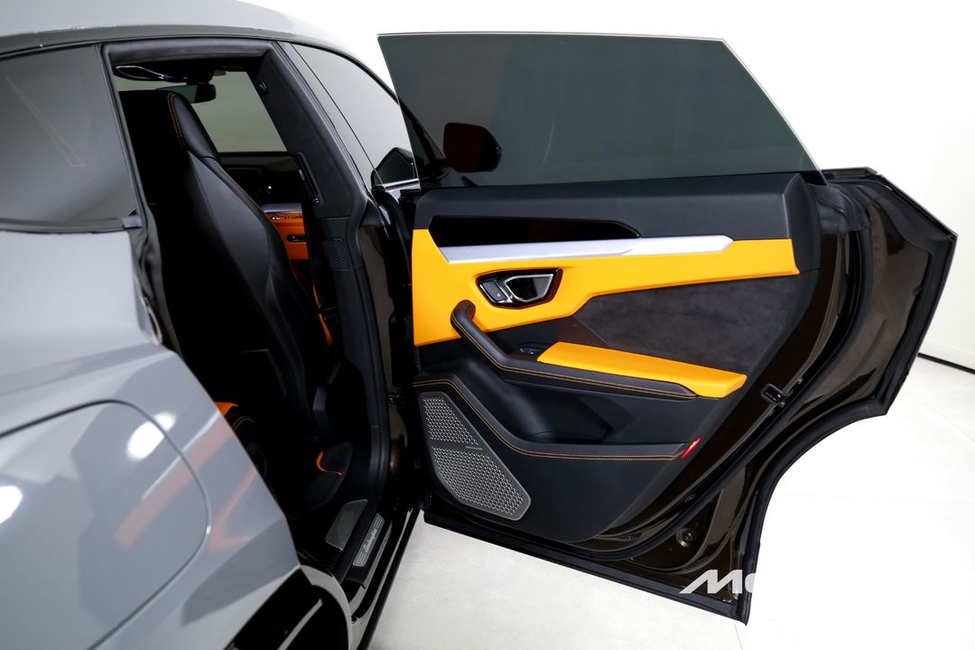 2019 LAMBORGHINI URUS