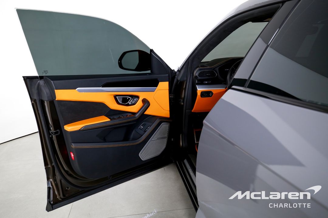 2019 LAMBORGHINI URUS
