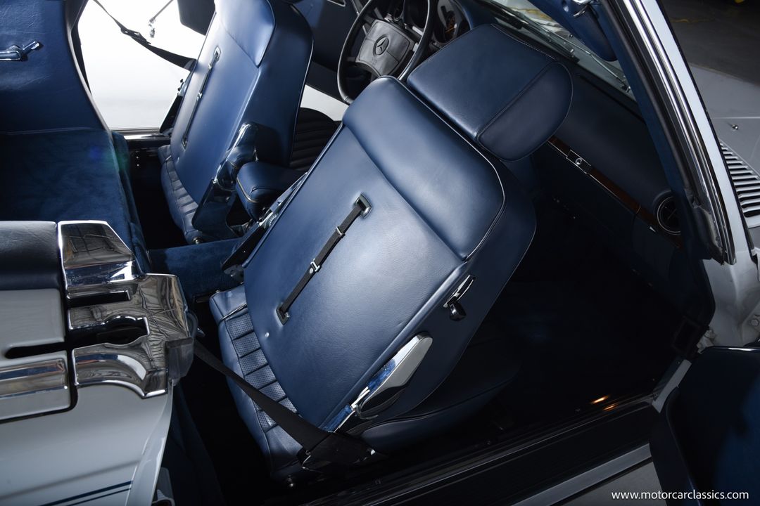 1989 Mercedes-Benz 560-Class